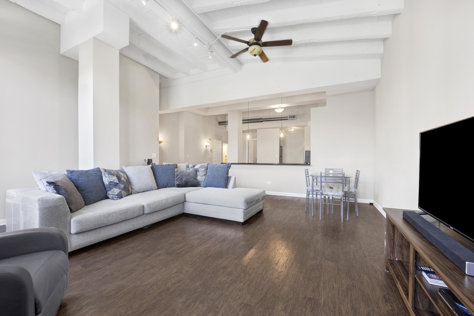 1225 W Morse Avenue Unit: 201