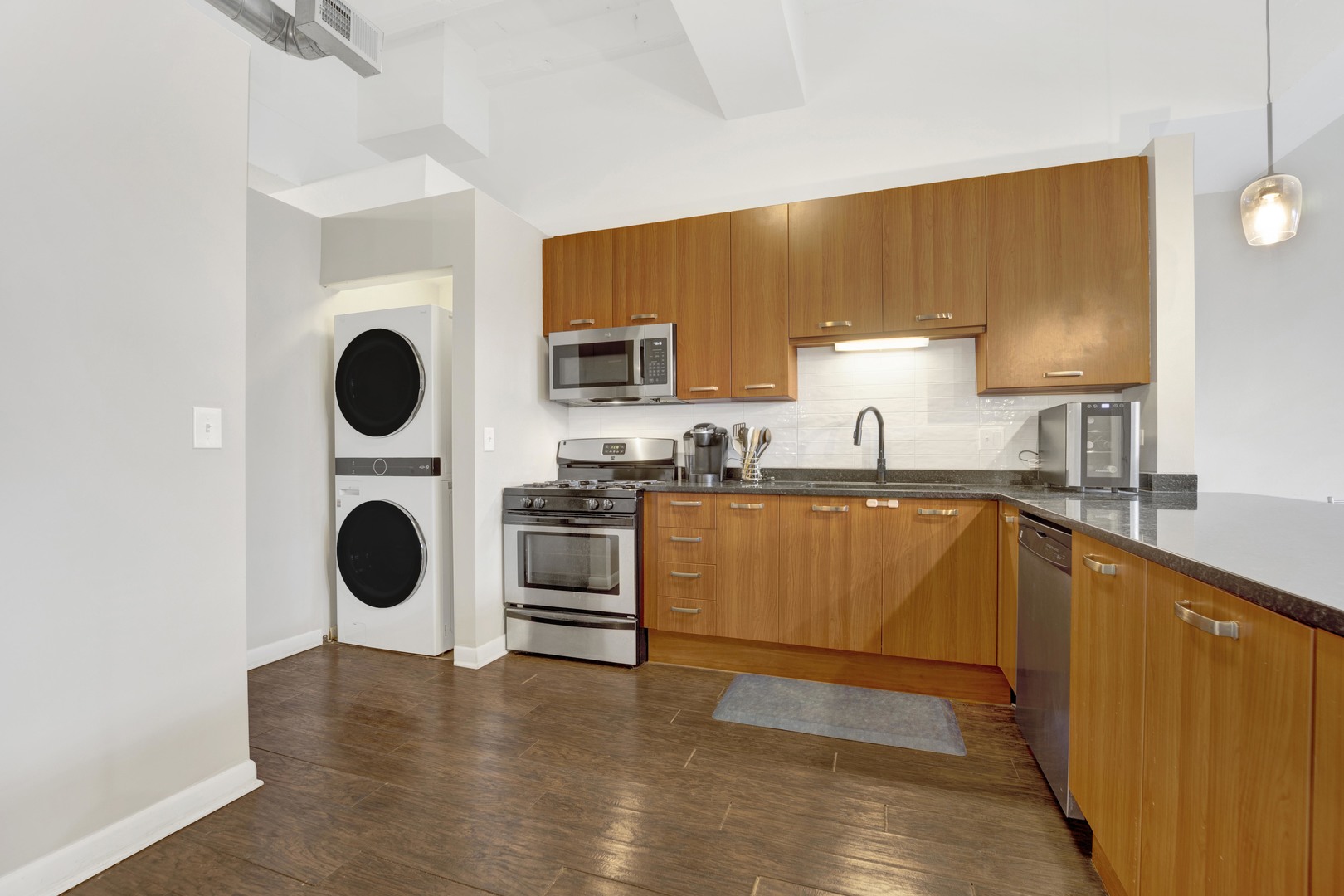 1225 W Morse Avenue Unit: 201