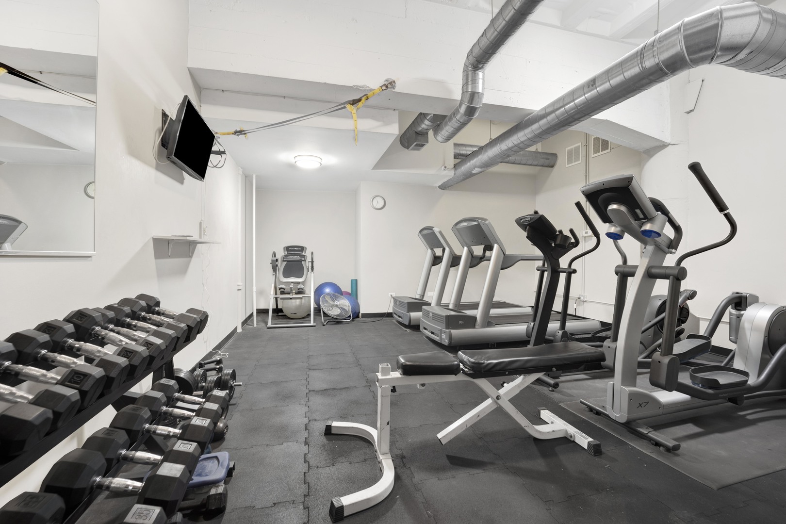 1225 W Morse Avenue Unit: 201