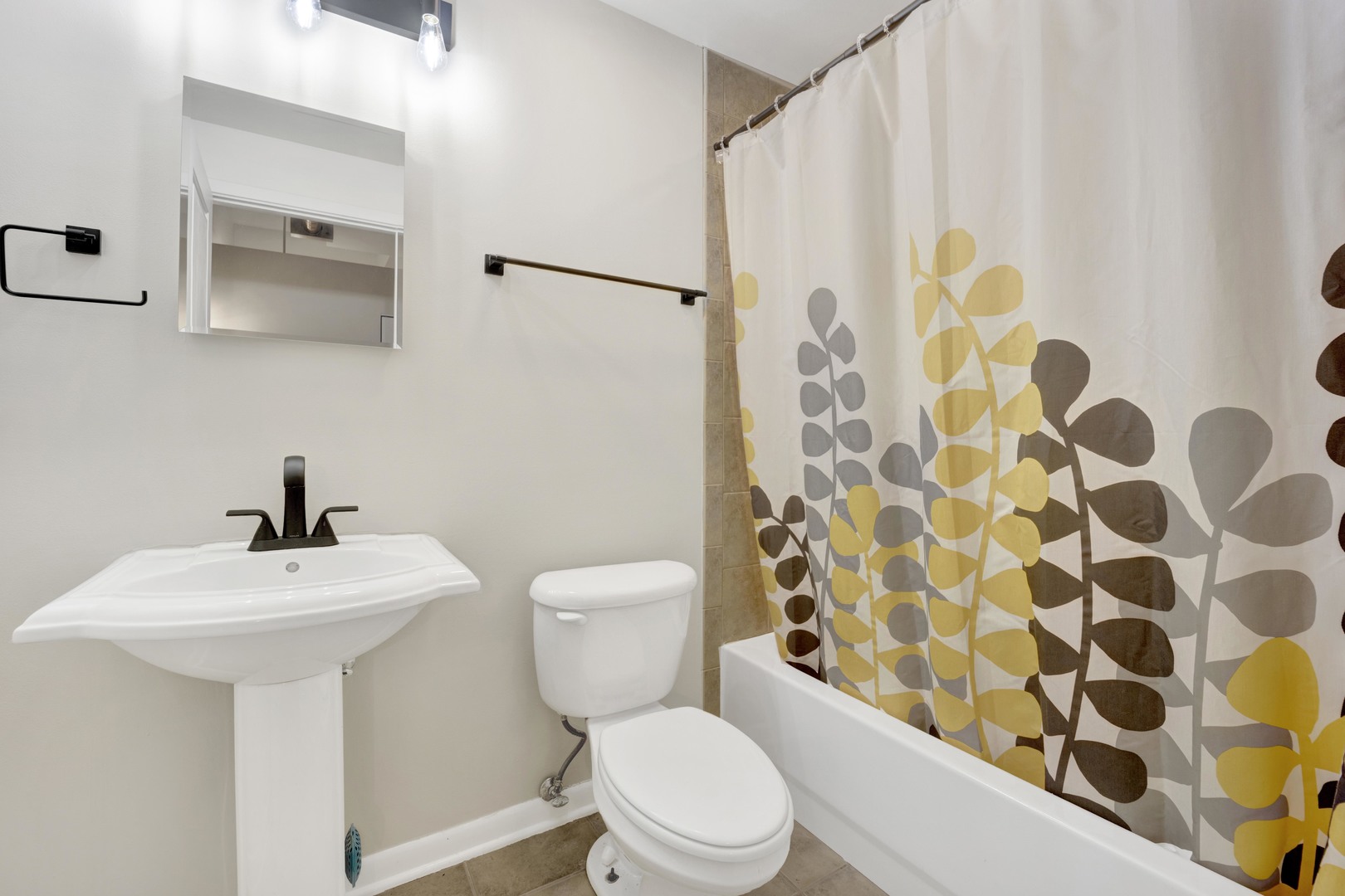 1225 W Morse Avenue Unit: 201
