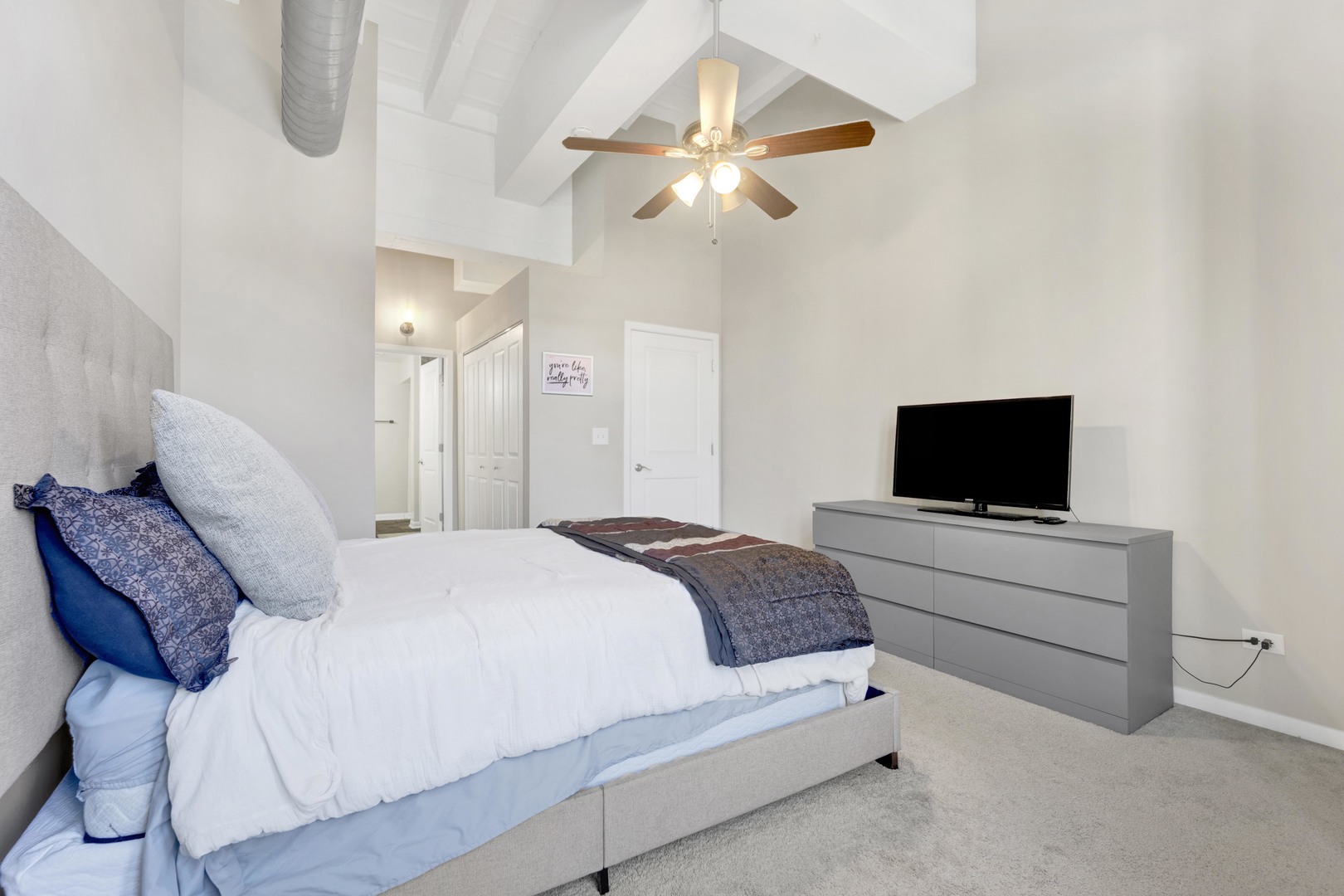 1225 W Morse Avenue Unit: 201