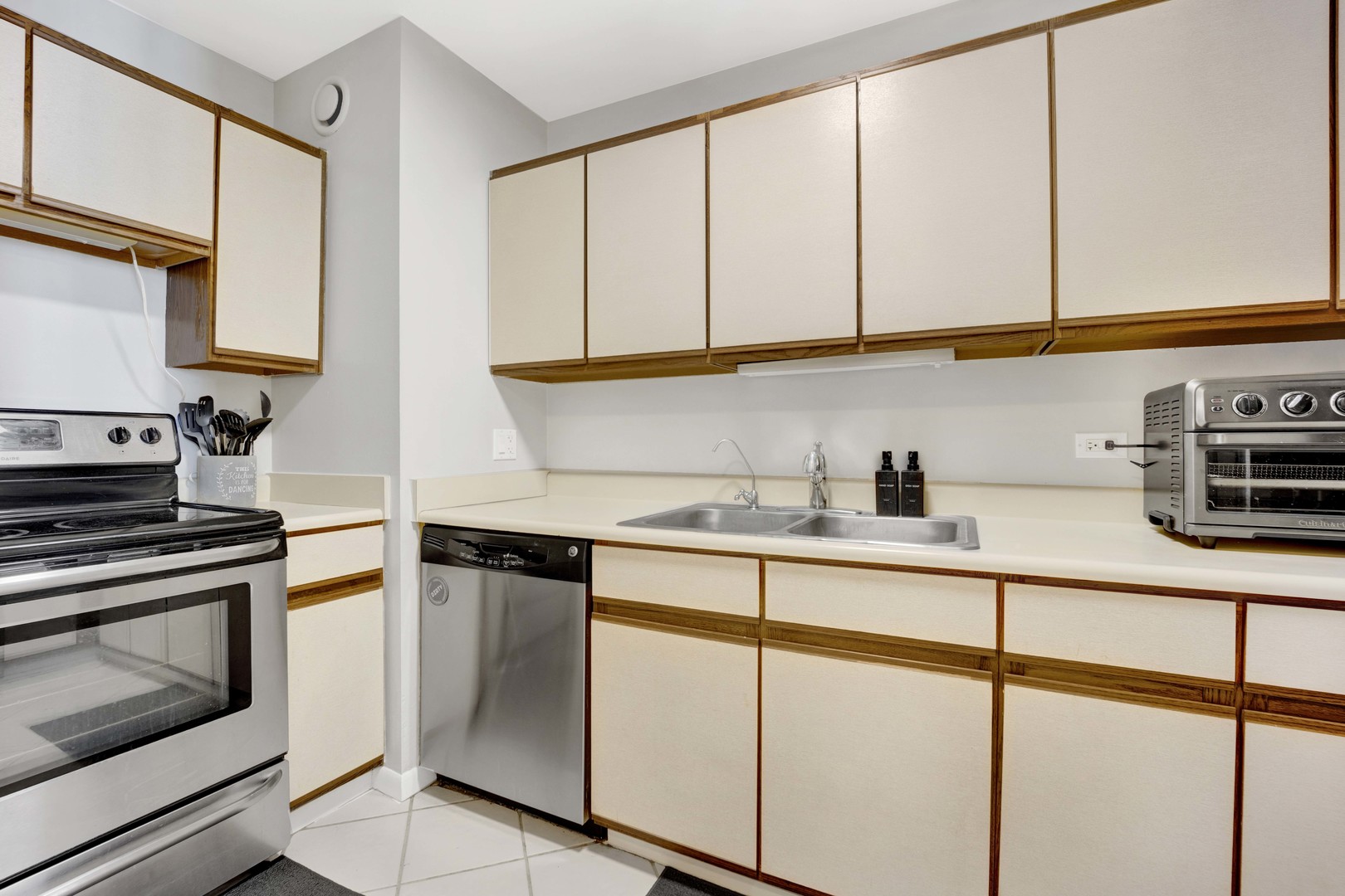 1122 N Clark Street Unit: 3904