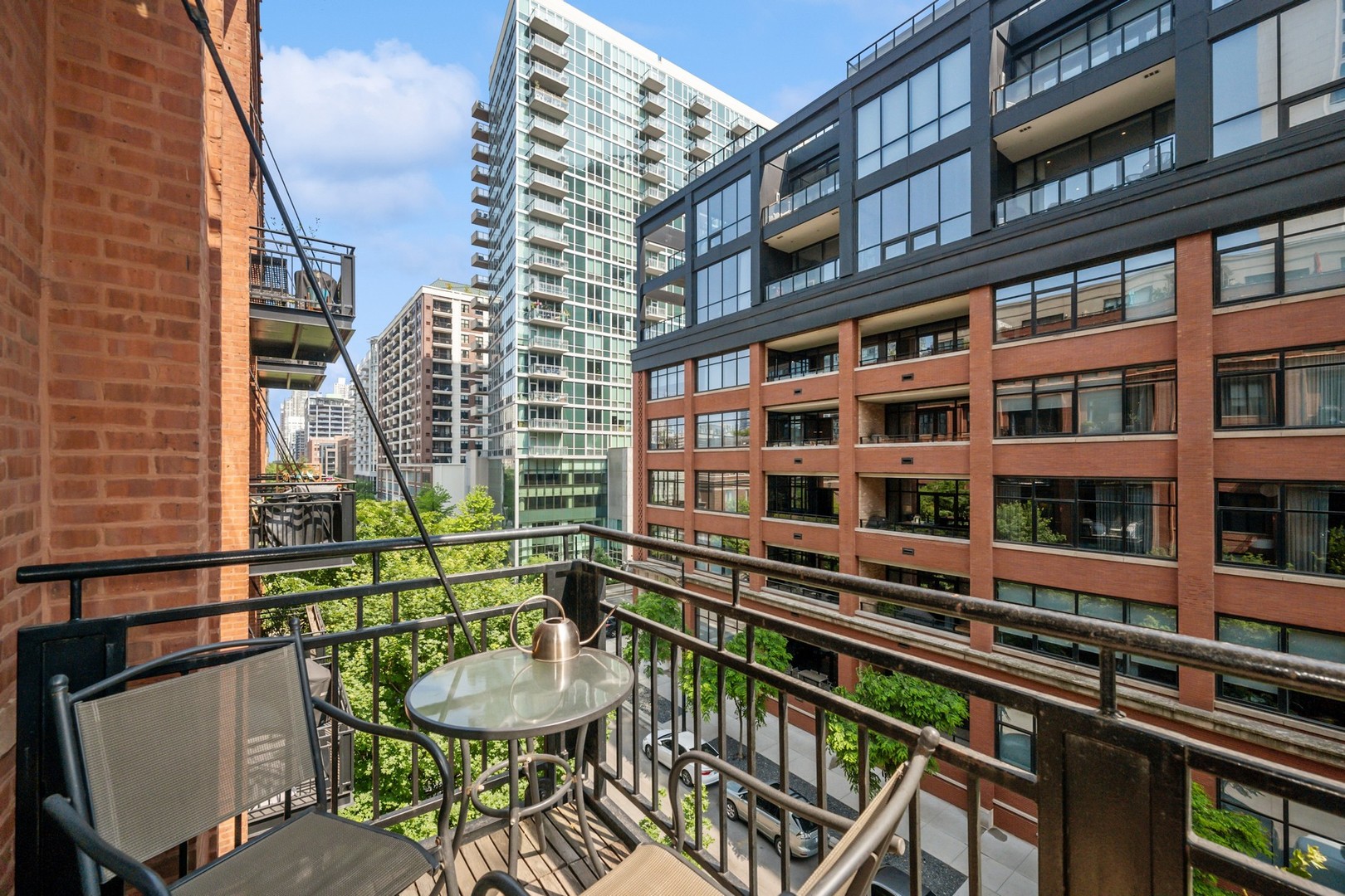 520 W HURON Street Unit: 415