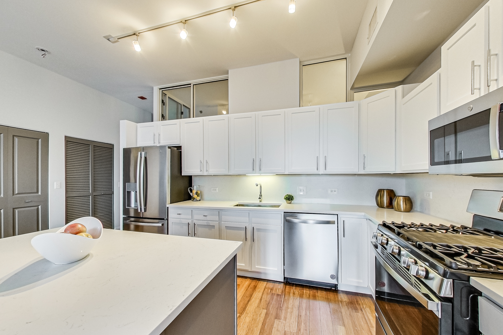 230 W Division Street Unit: 904