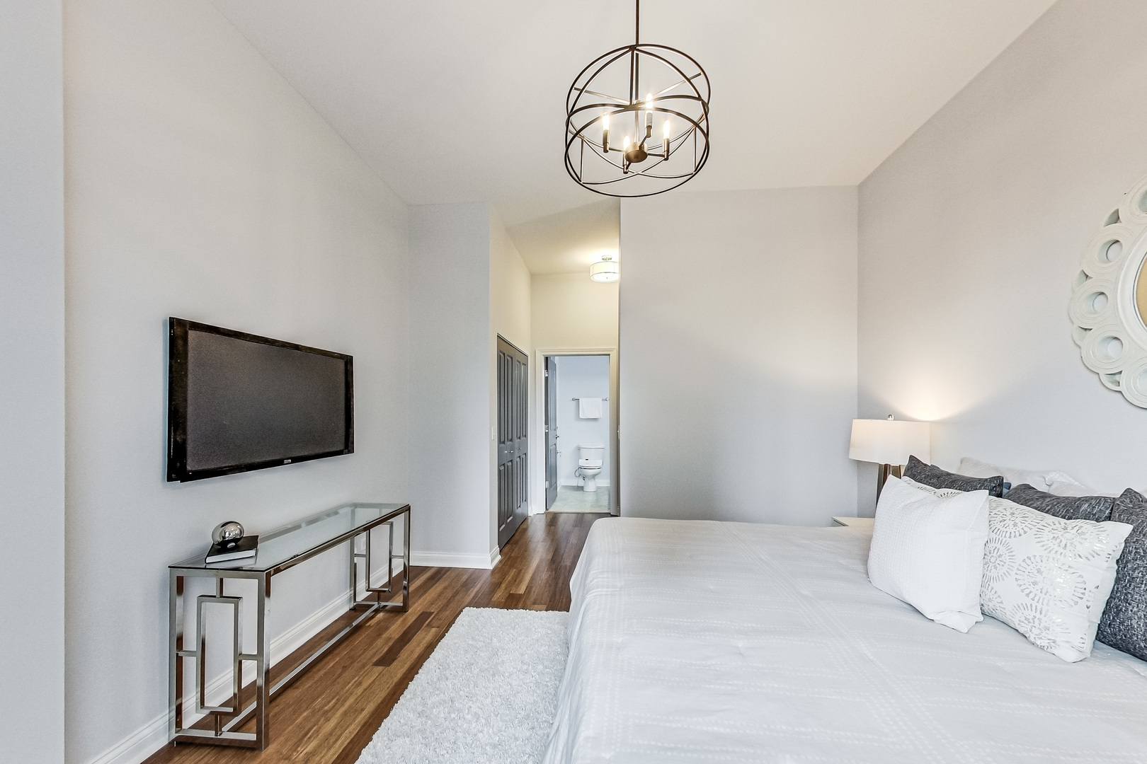 230 W Division Street Unit: 904