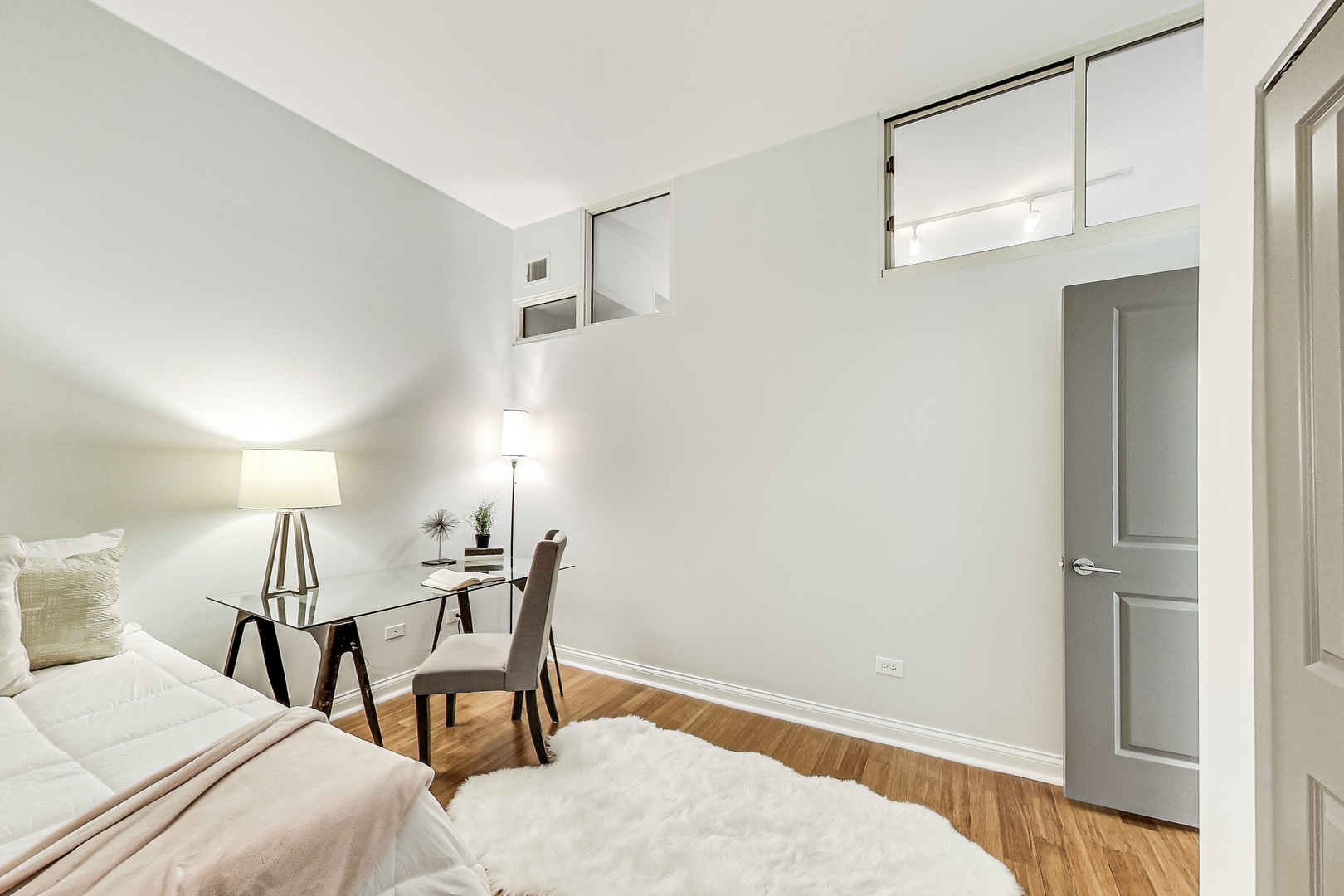 230 W Division Street Unit: 904