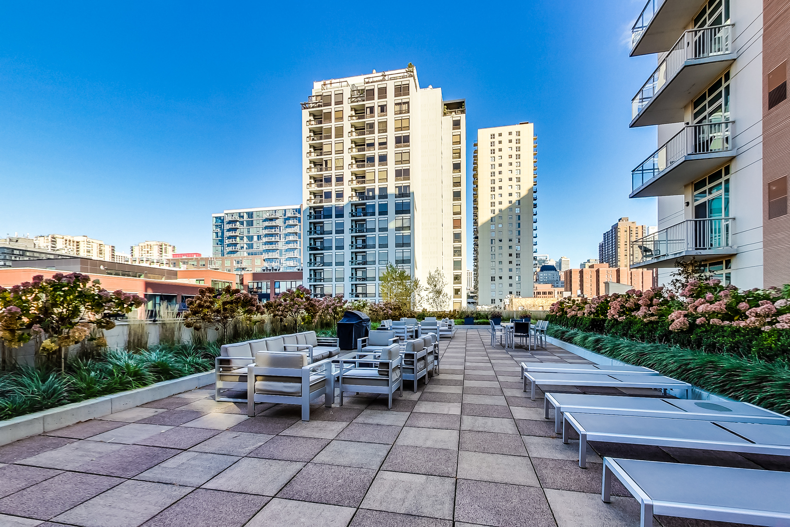 230 W Division Street Unit: 904