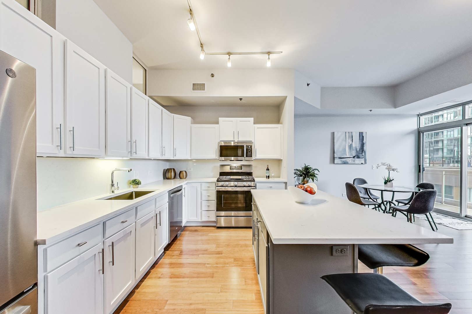 230 W Division Street Unit: 904