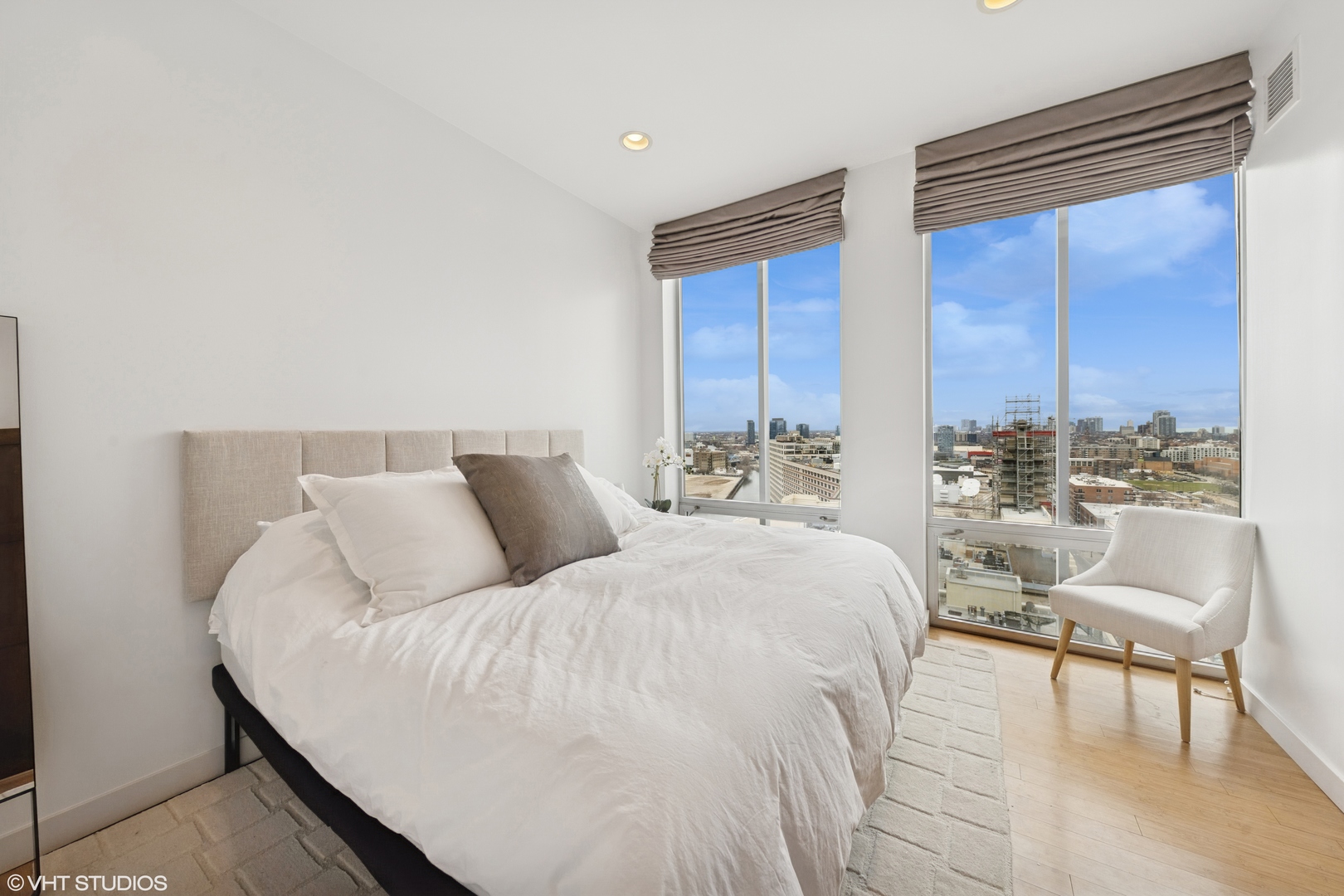 720 N Larrabee Street Unit: 1701