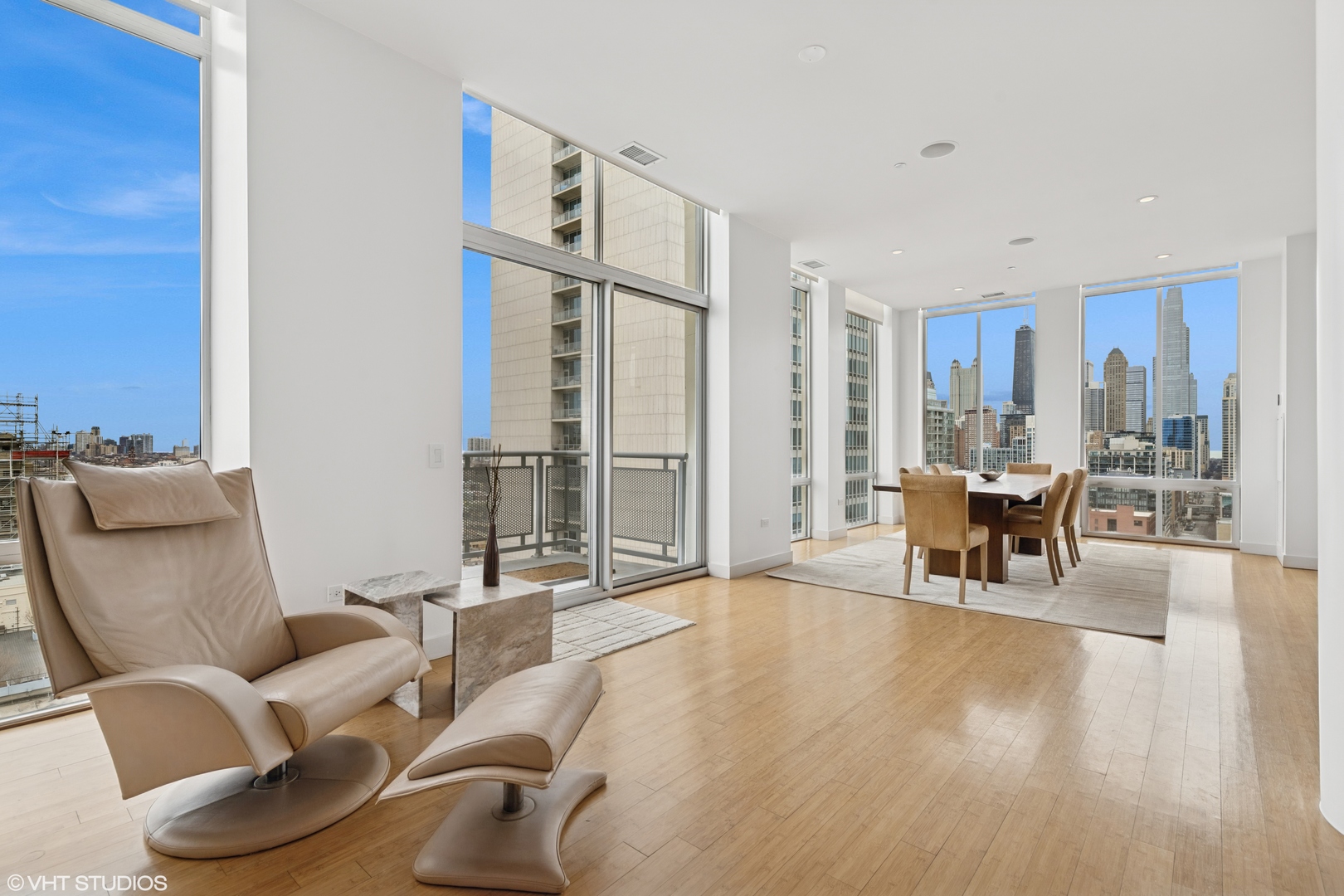 720 N Larrabee Street Unit: 1701