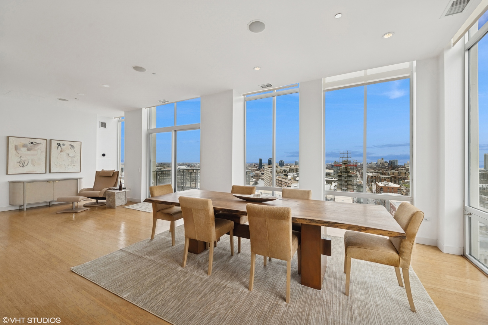 720 N Larrabee Street Unit: 1701