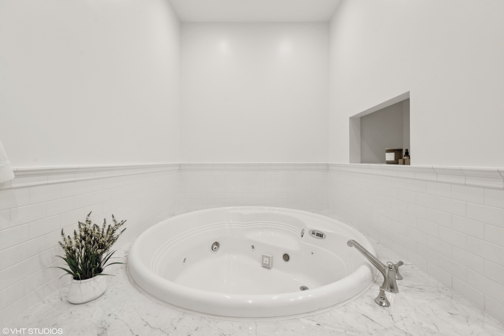 720 N Larrabee Street Unit: 1701