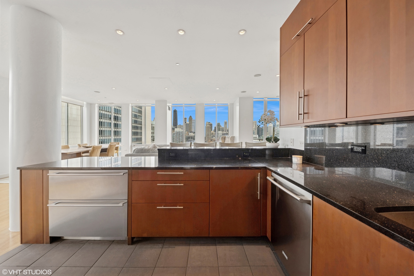 720 N Larrabee Street Unit: 1701