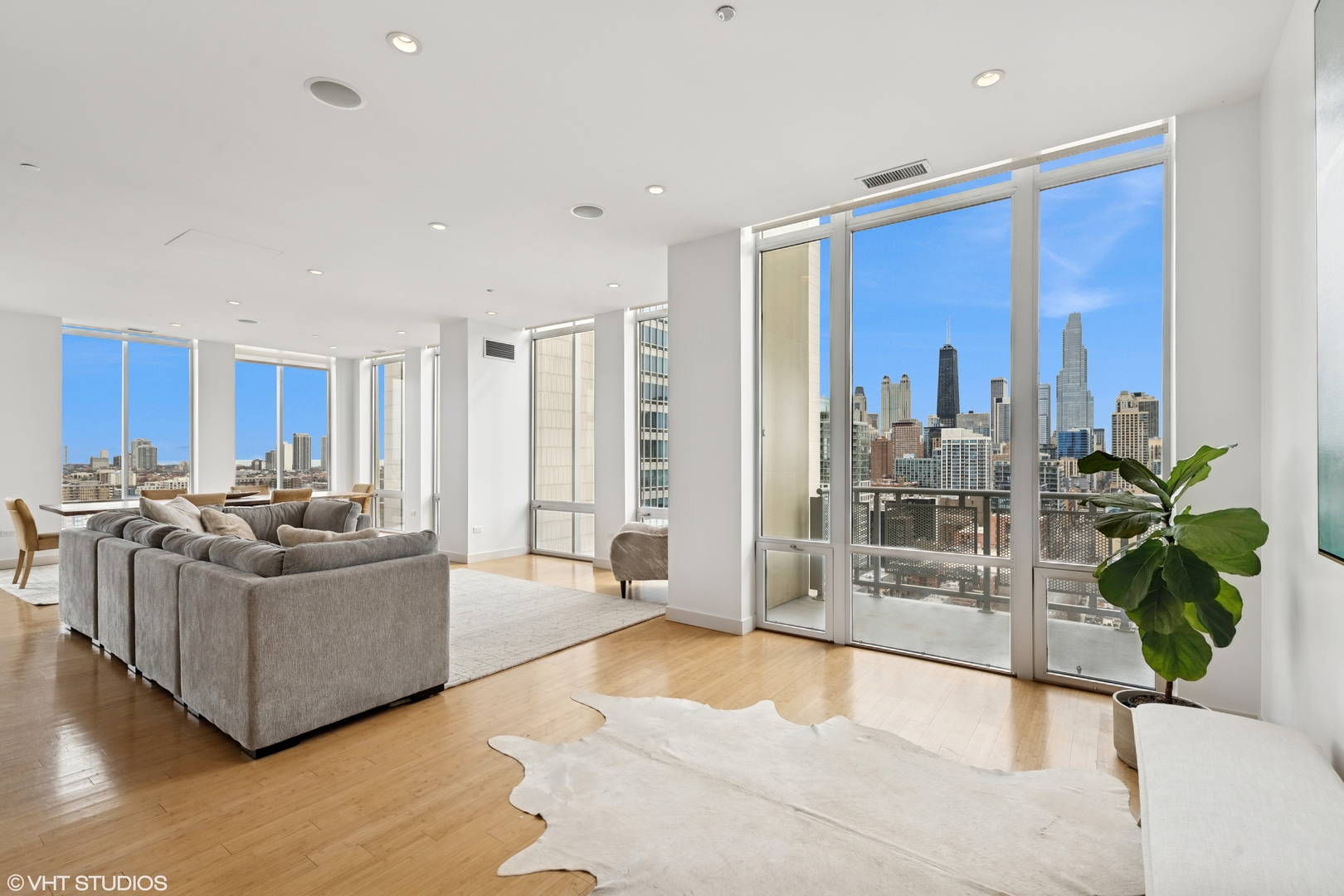 720 N Larrabee Street Unit: 1701