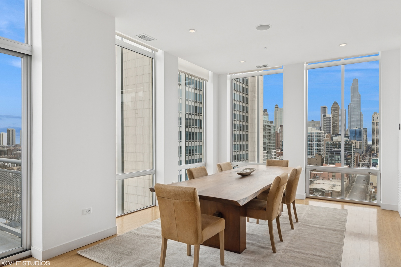 720 N Larrabee Street Unit: 1701