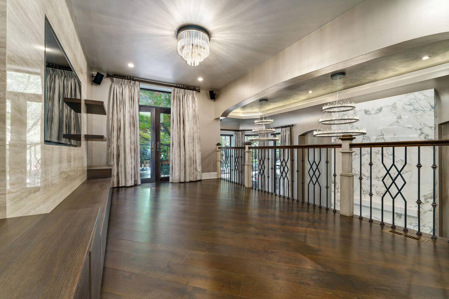 42 E ELM Street Unit: 1