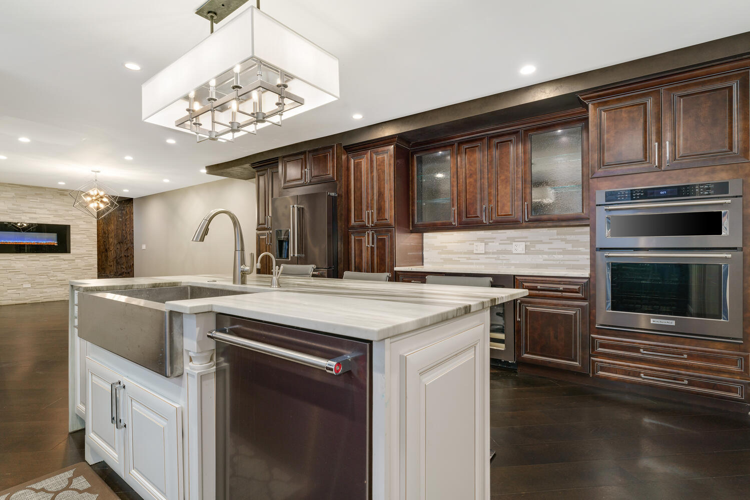 42 E ELM Street Unit: 1