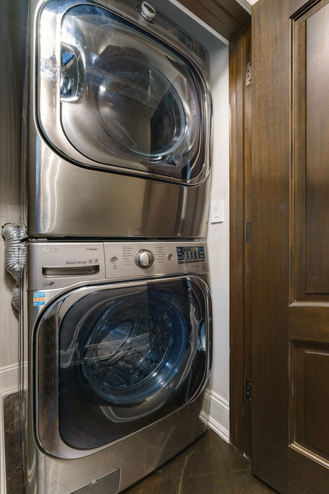 42 E ELM Street Unit: 1