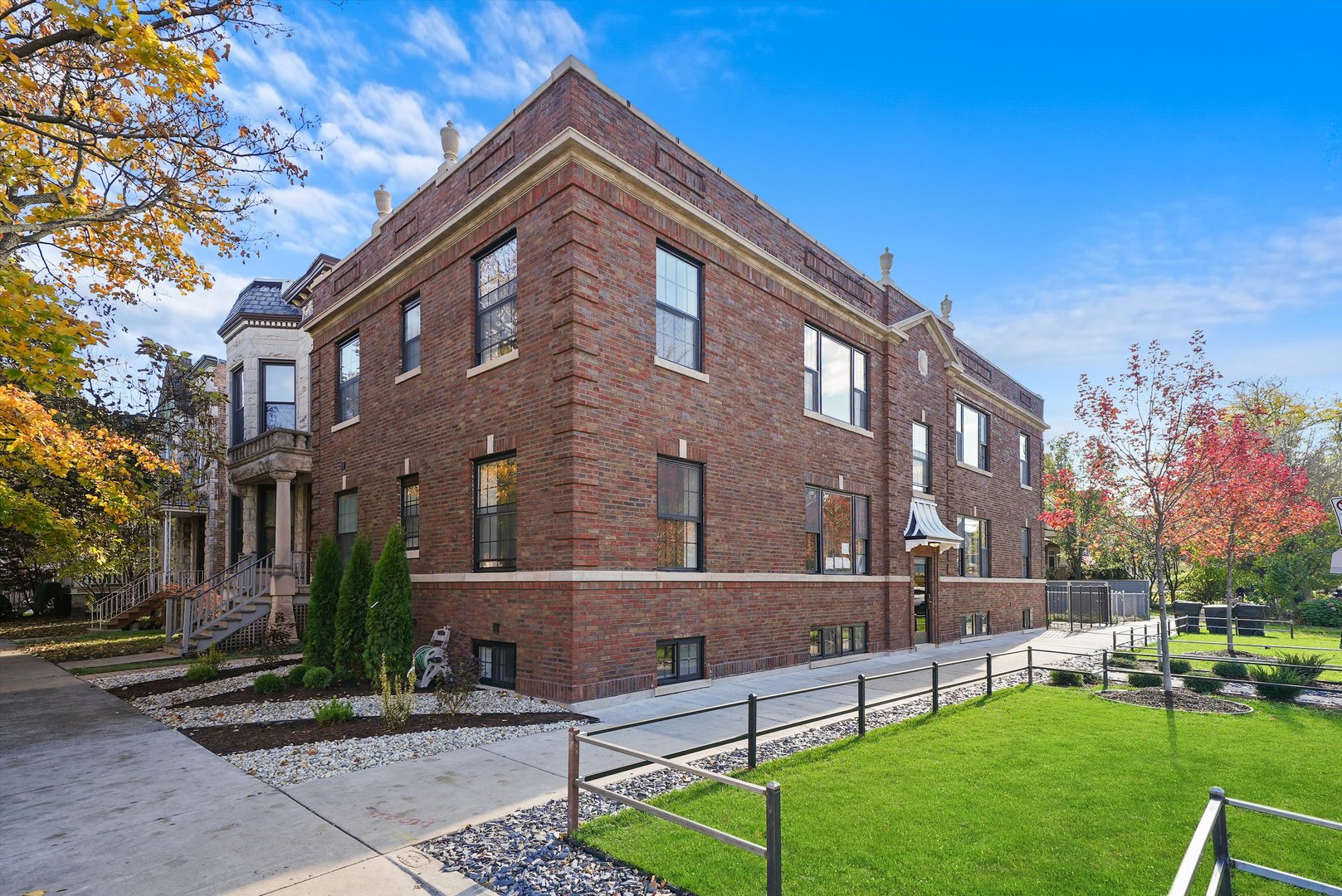 4153 N Hermitage Avenue