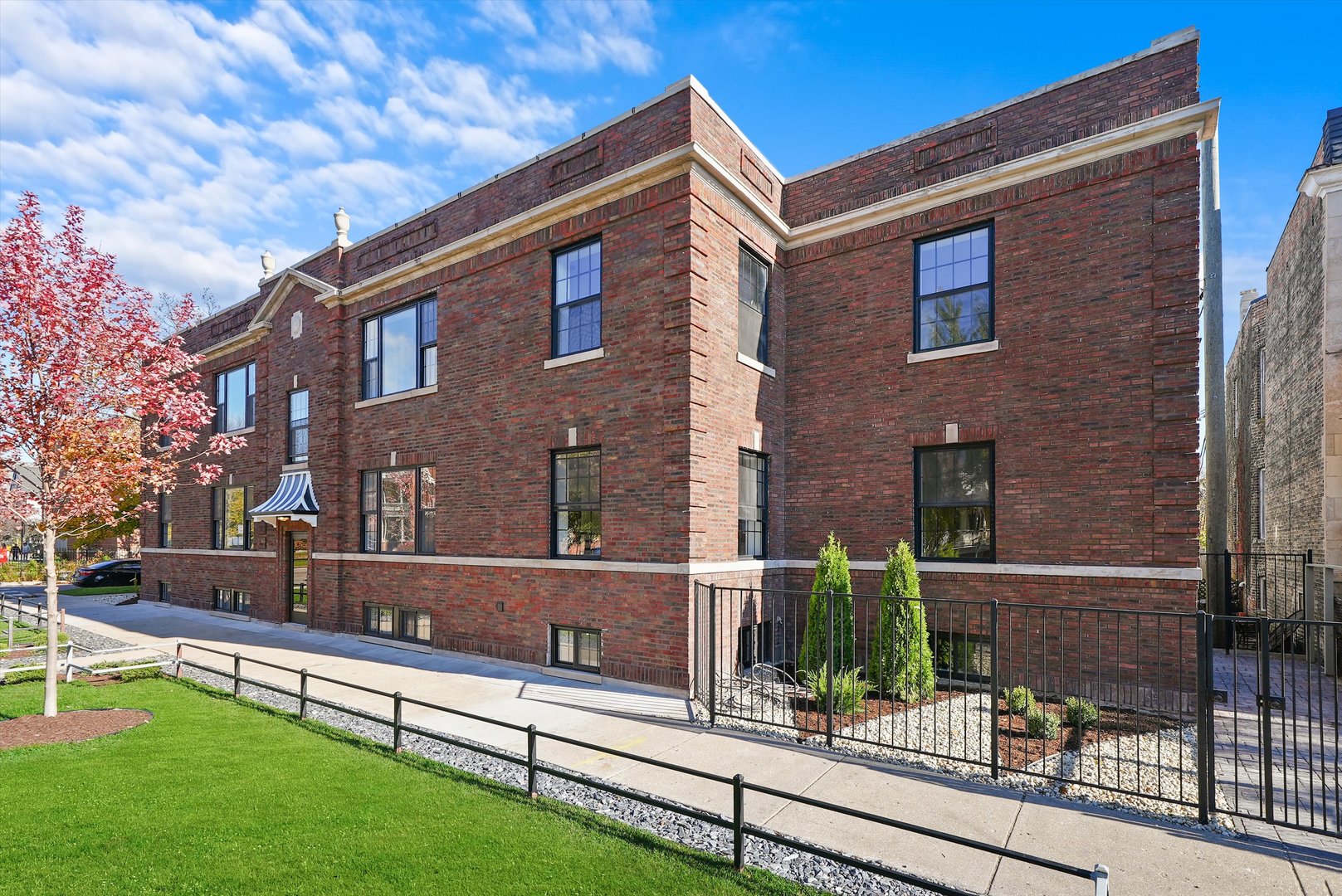 4153 N Hermitage Avenue