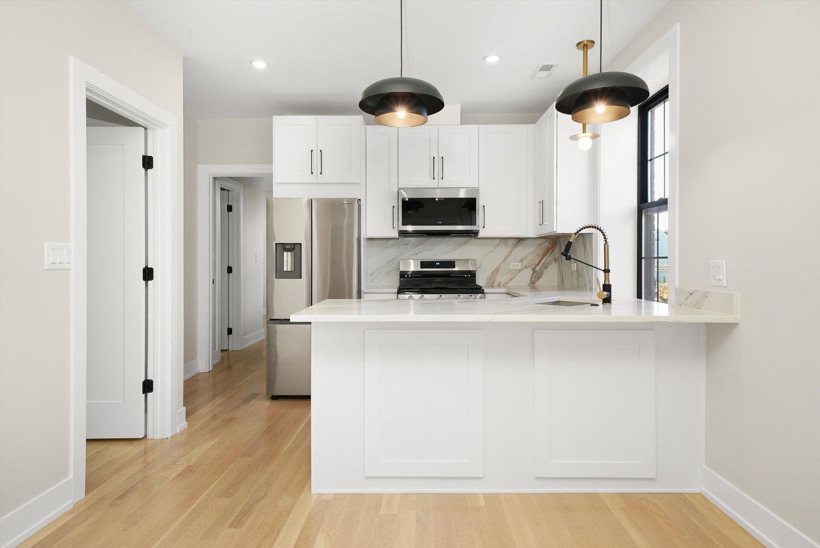 4153 N Hermitage Avenue