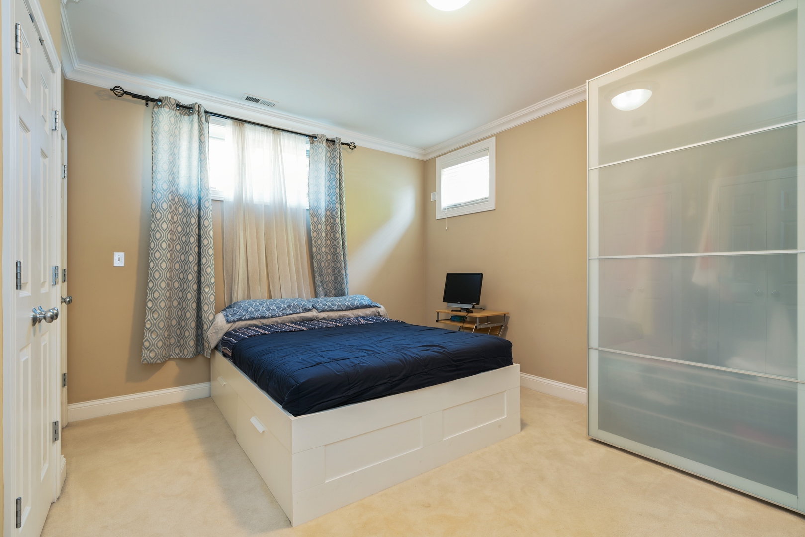453 N May Street Unit: GS