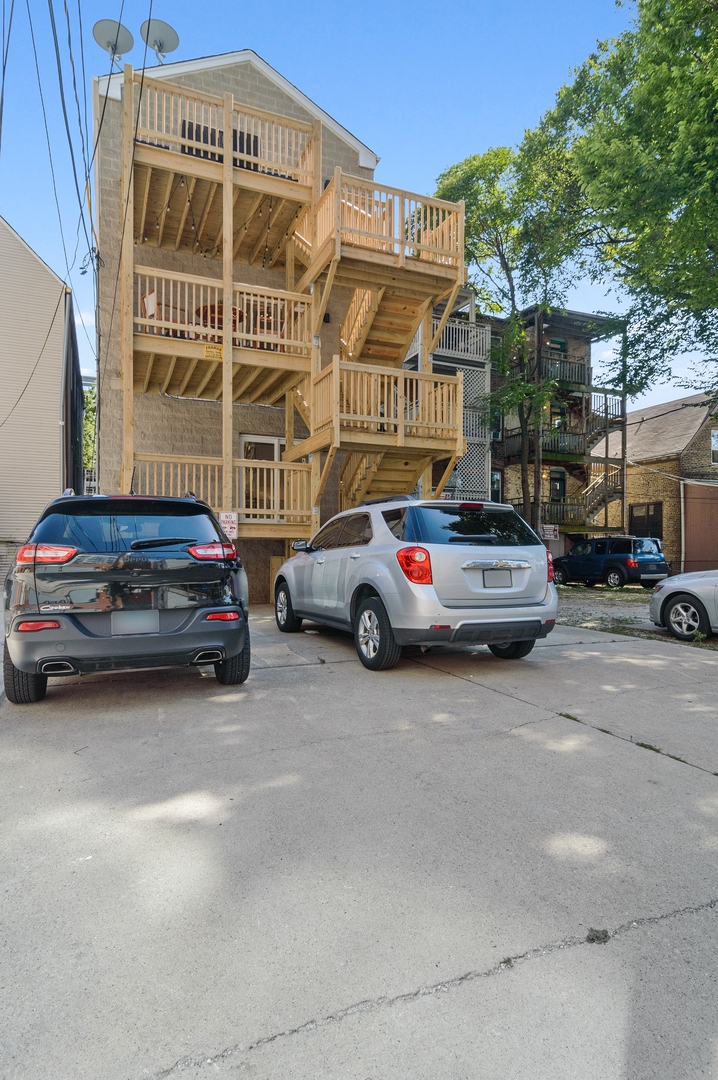 1116 W Addison Street