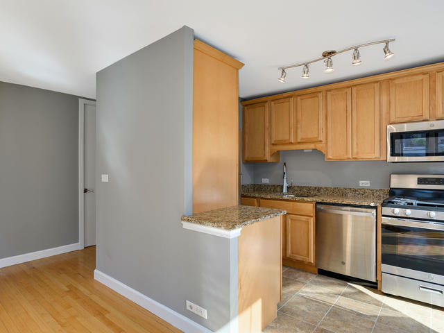 1 E Scott Street Unit: 404