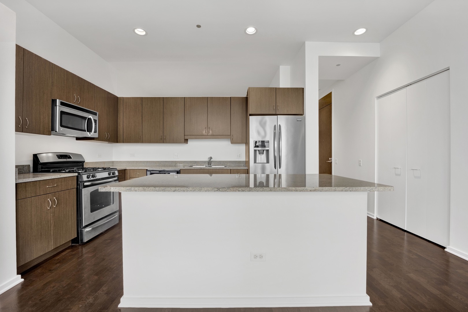 65 E MONROE Street Unit: 4203