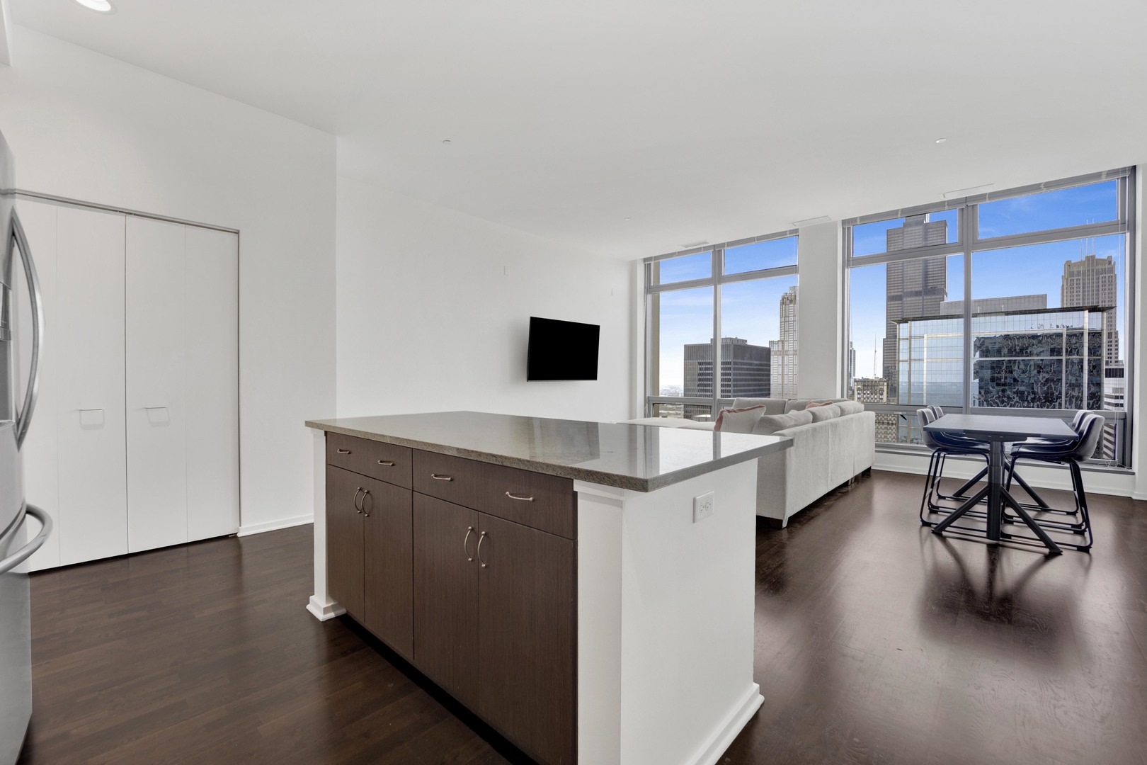 65 E MONROE Street Unit: 4203