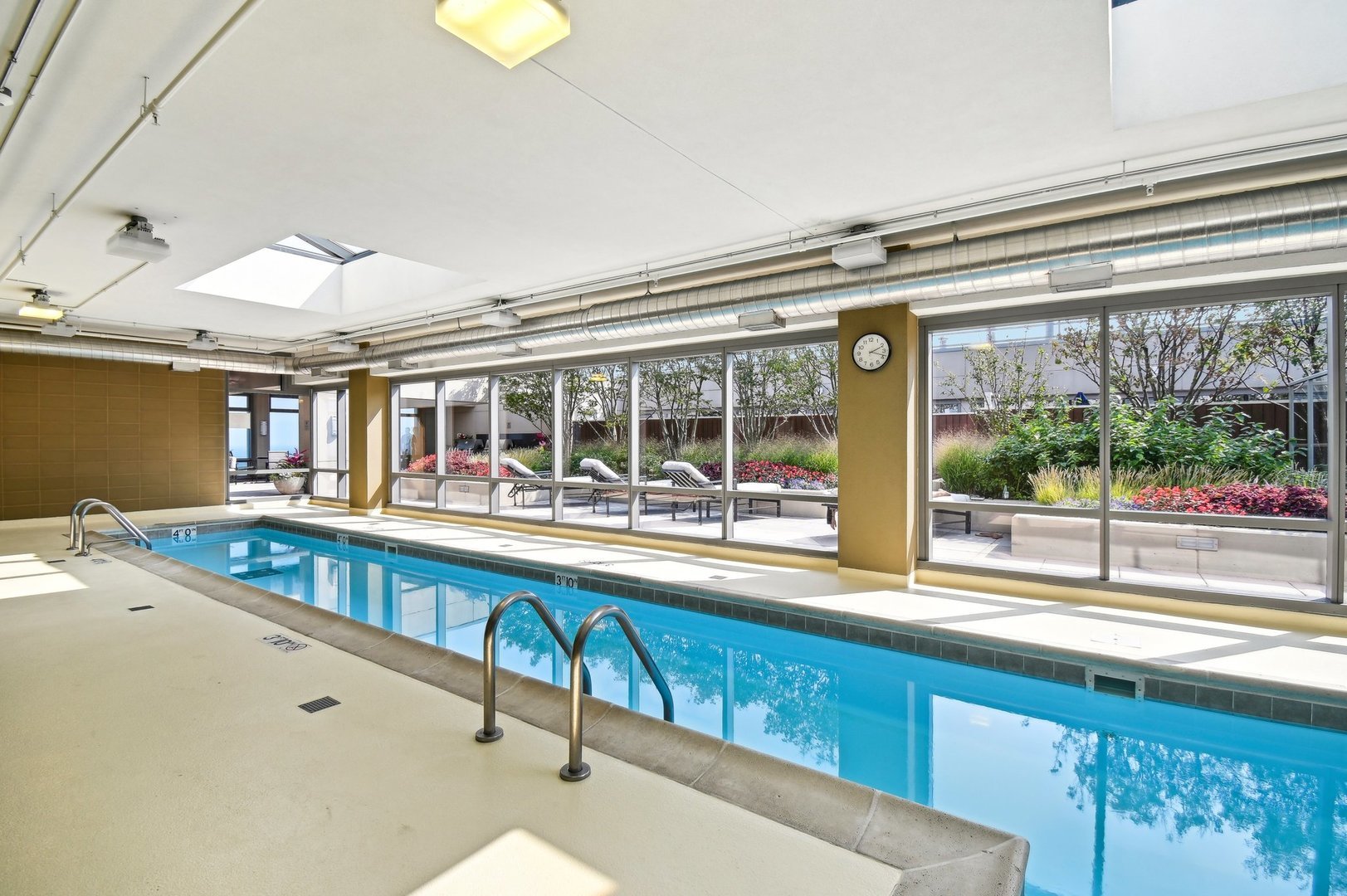 65 E MONROE Street Unit: 4203