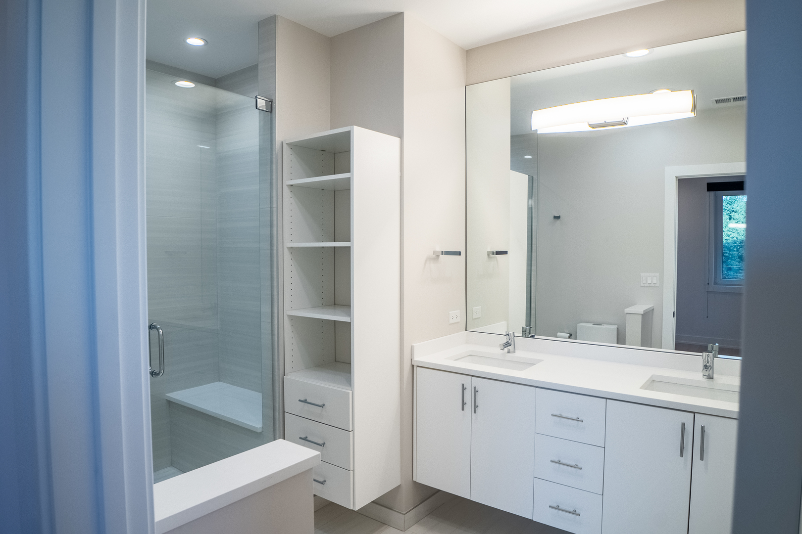 4647 N Clark Street Unit: 2