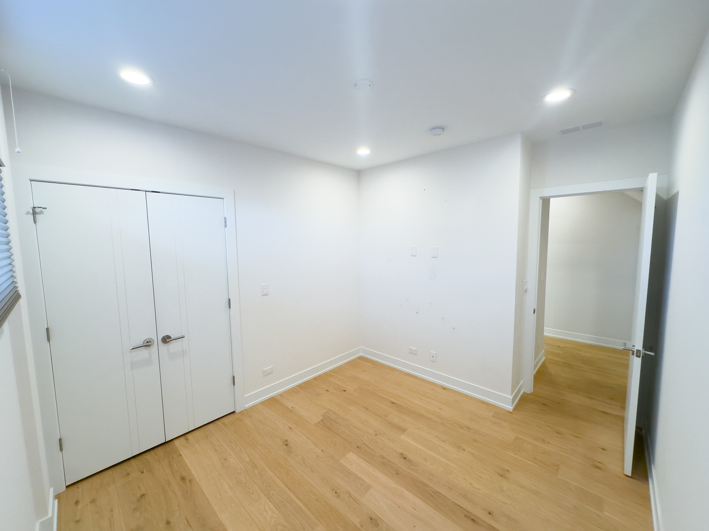 4647 N Clark Street Unit: 2