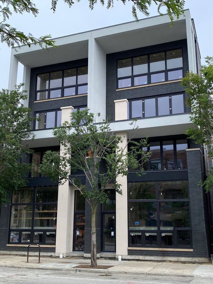 4647 N Clark Street Unit: 2