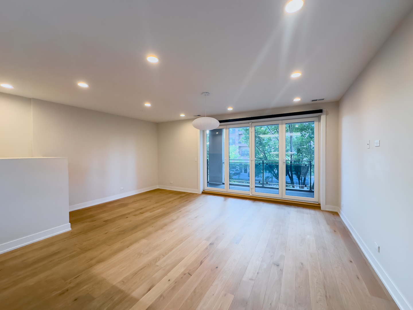 4647 N Clark Street Unit: 2