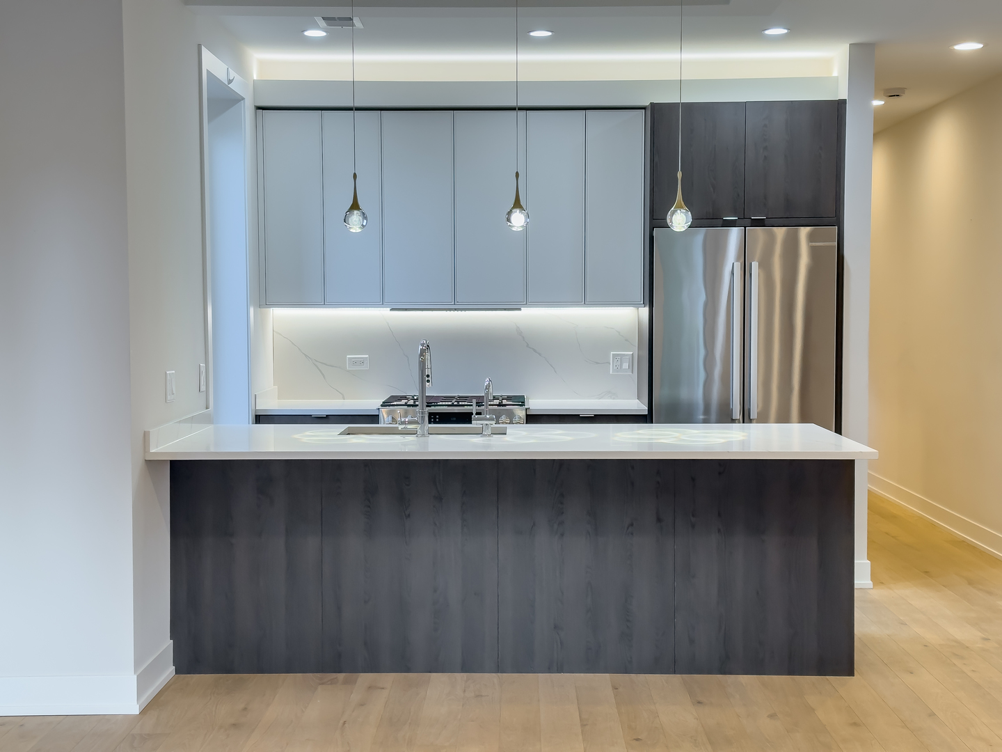 4647 N Clark Street Unit: 2