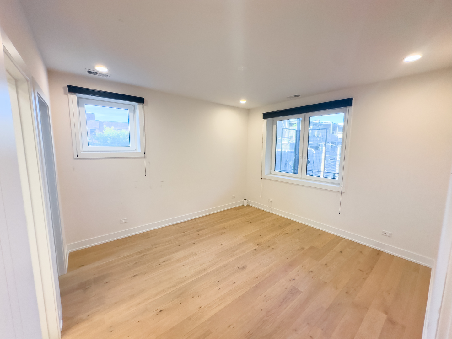 4647 N Clark Street Unit: 2