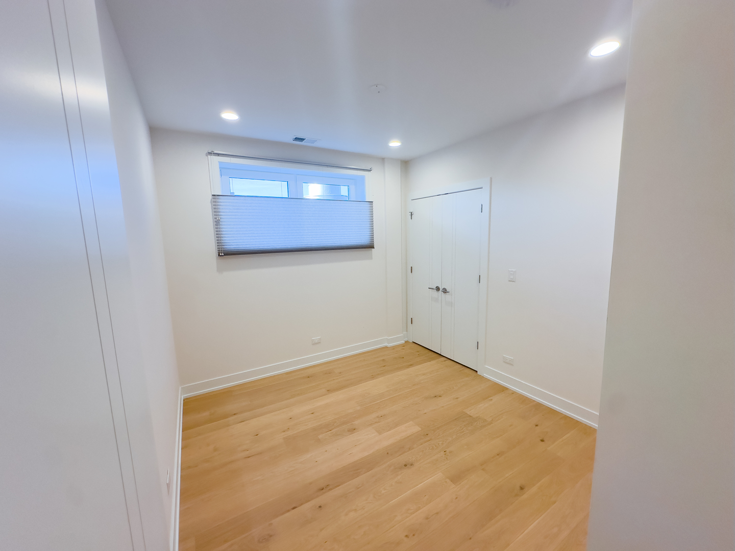 4647 N Clark Street Unit: 2