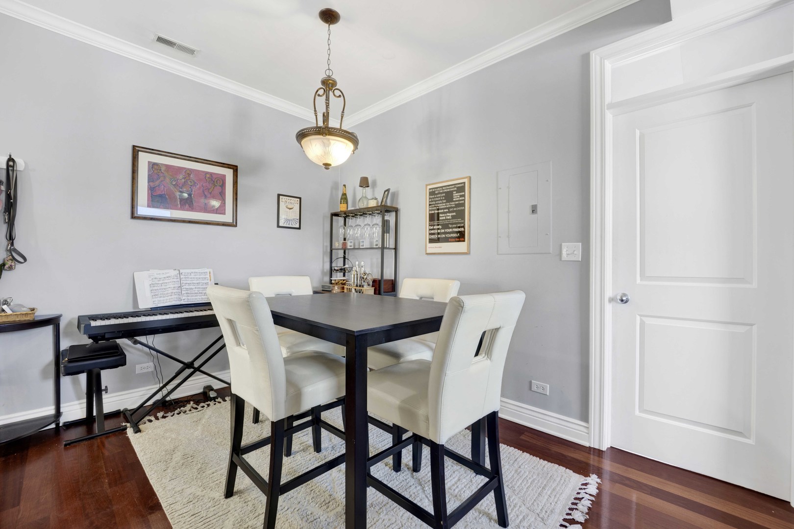 1608 W BYRON Street Unit: 2E