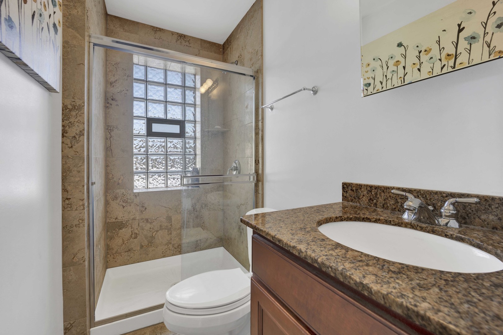 1608 W BYRON Street Unit: 2E