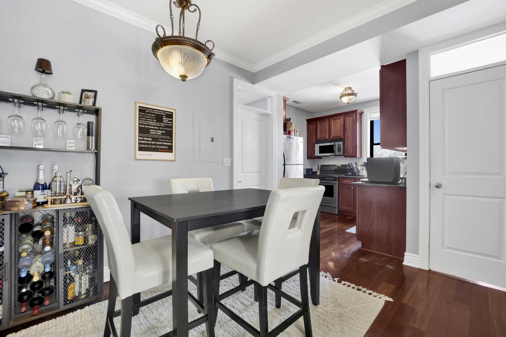 1608 W BYRON Street Unit: 2E