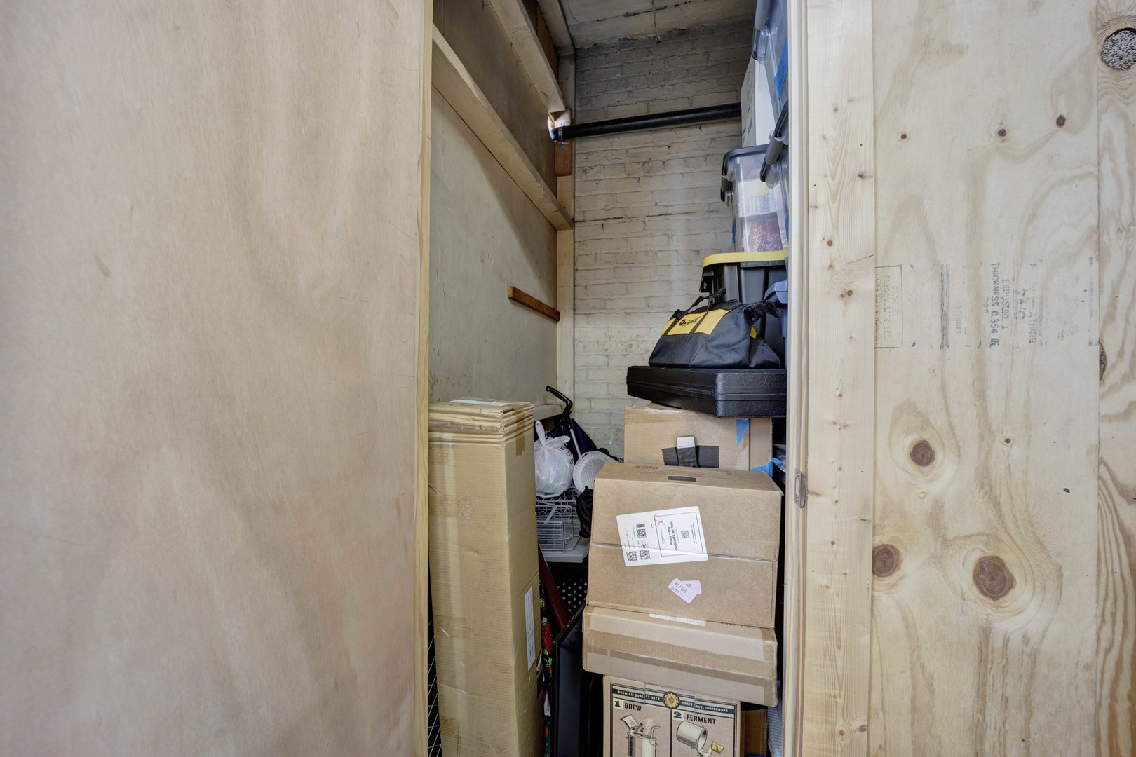 1608 W BYRON Street Unit: 2E