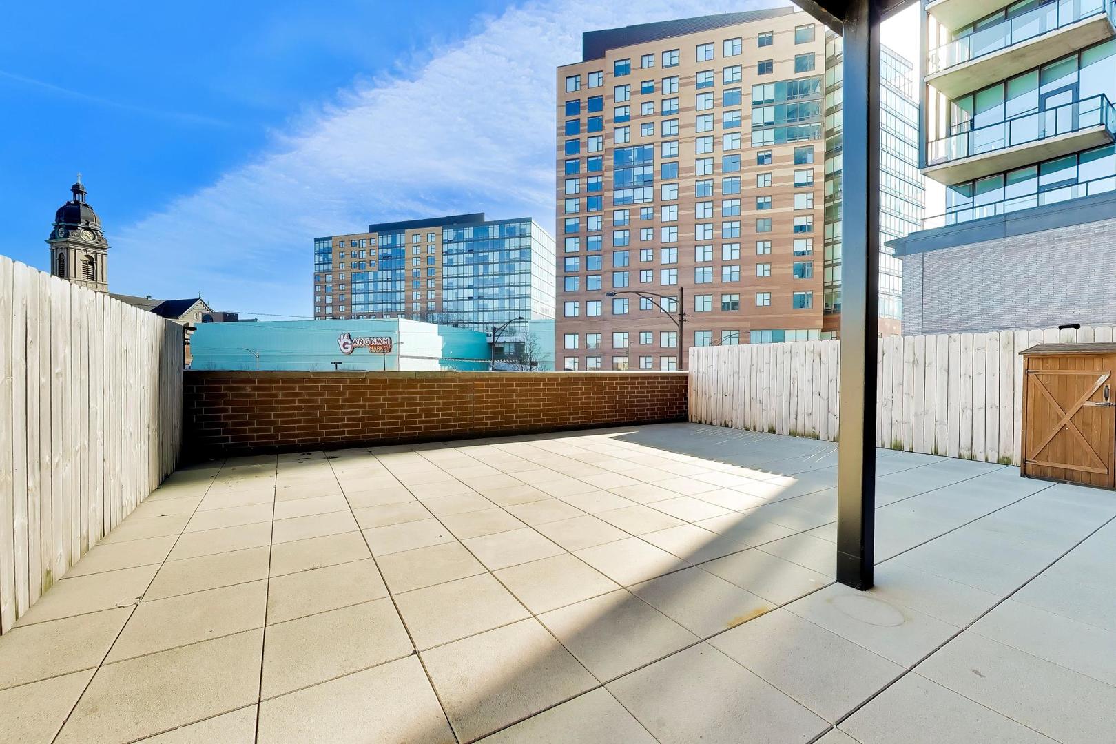 725 N Aberdeen Street Unit: 202