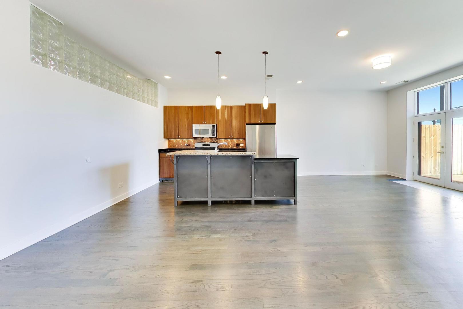 725 N Aberdeen Street Unit: 202