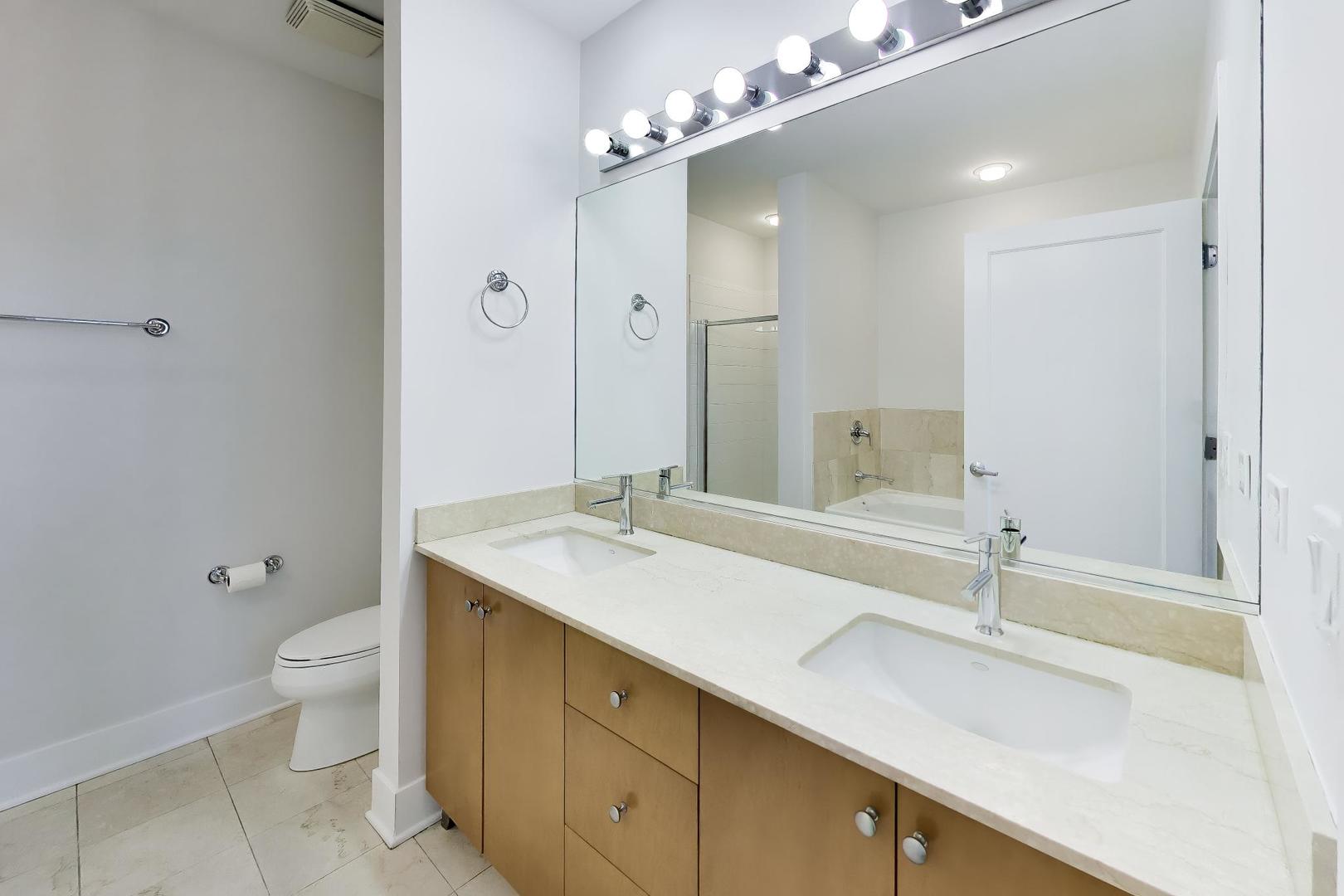725 N Aberdeen Street Unit: 202