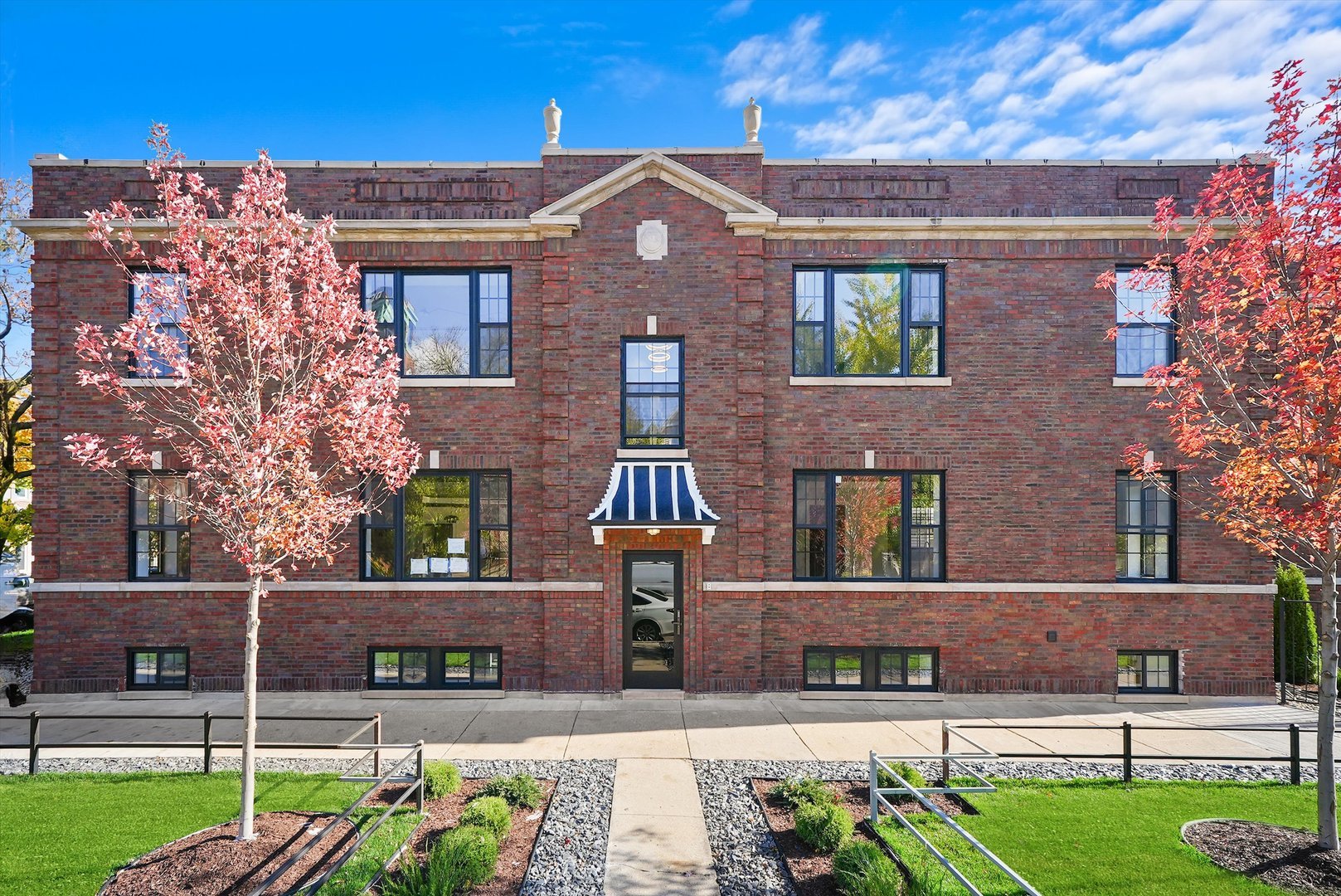 4153 N Hermitage Avenue Unit: 2S