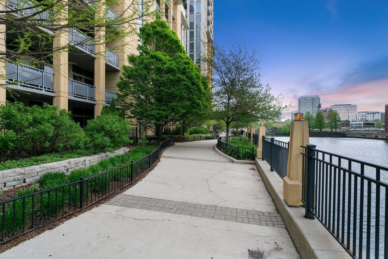 720 N Larrabee Street Unit: 1609