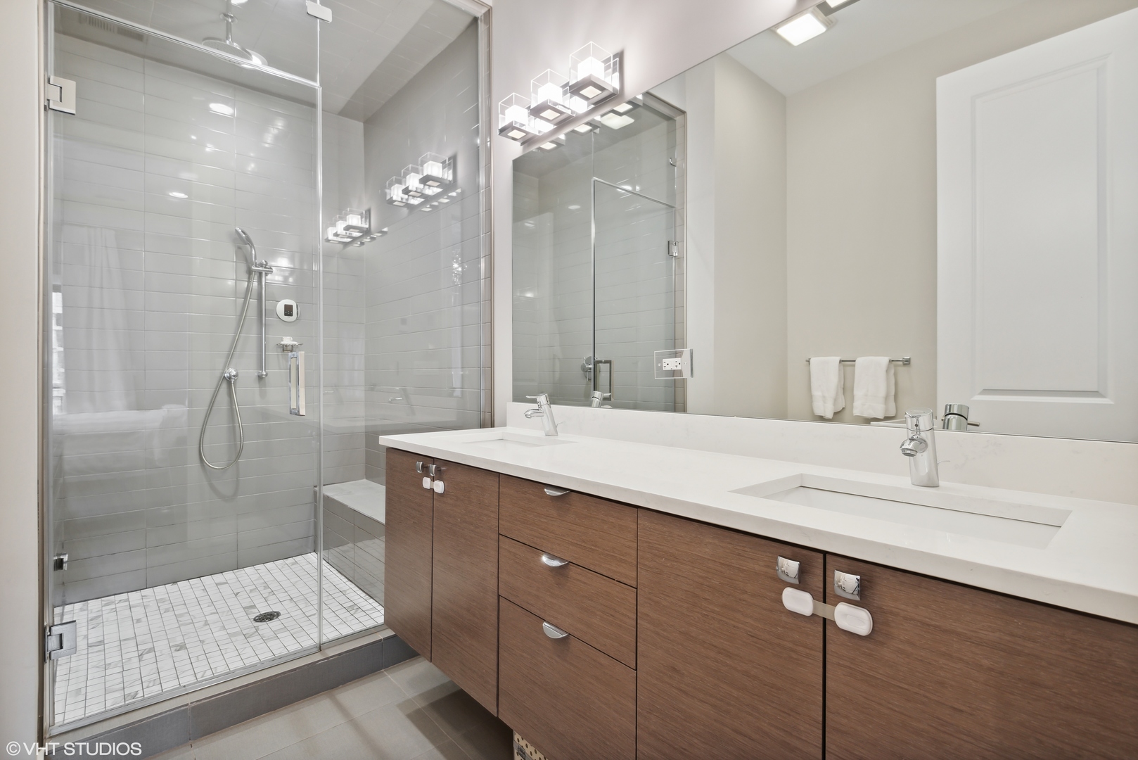 1618 N Bosworth Avenue Unit: 2S