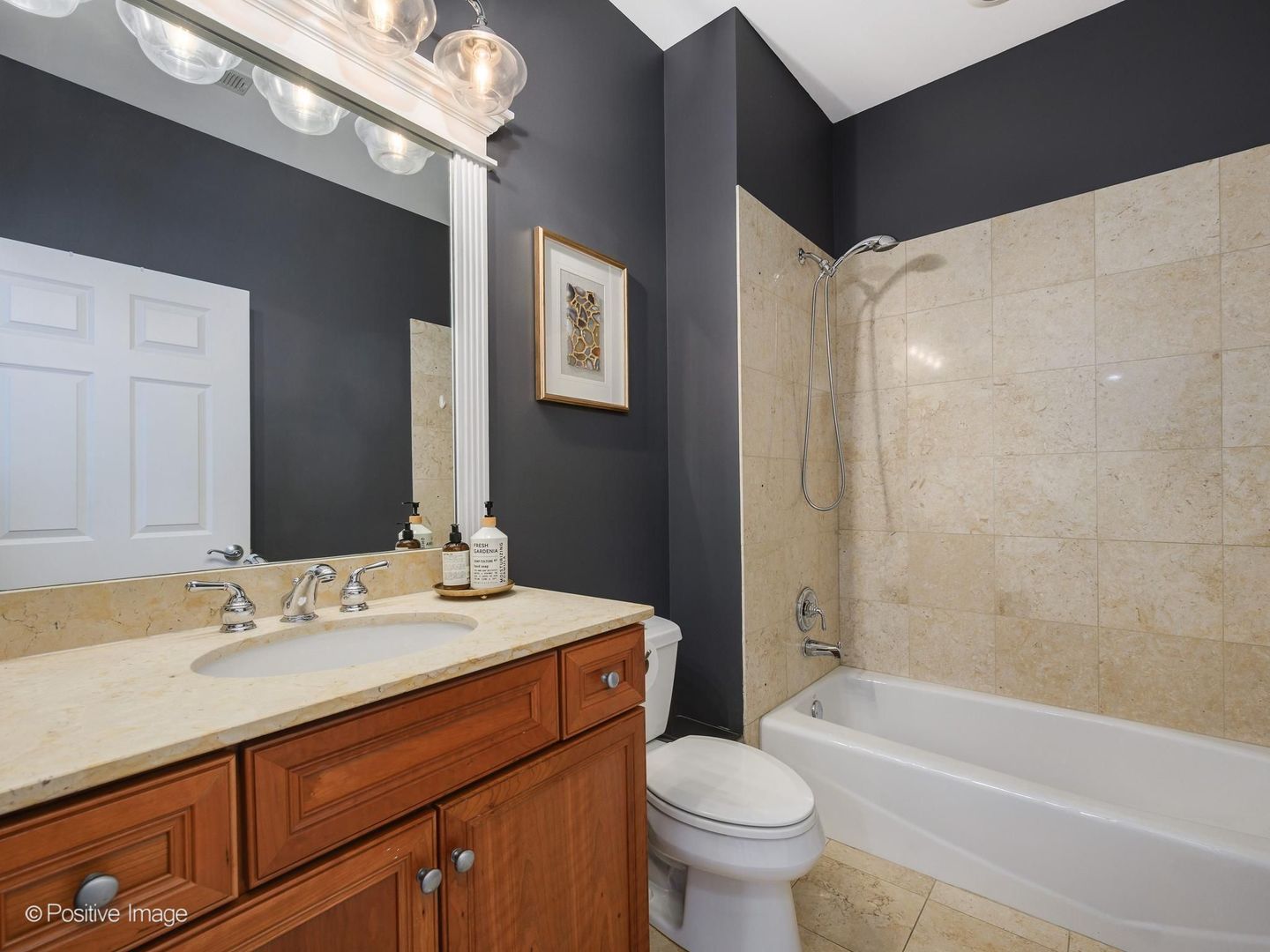 2222 W Belmont Avenue Unit: 404