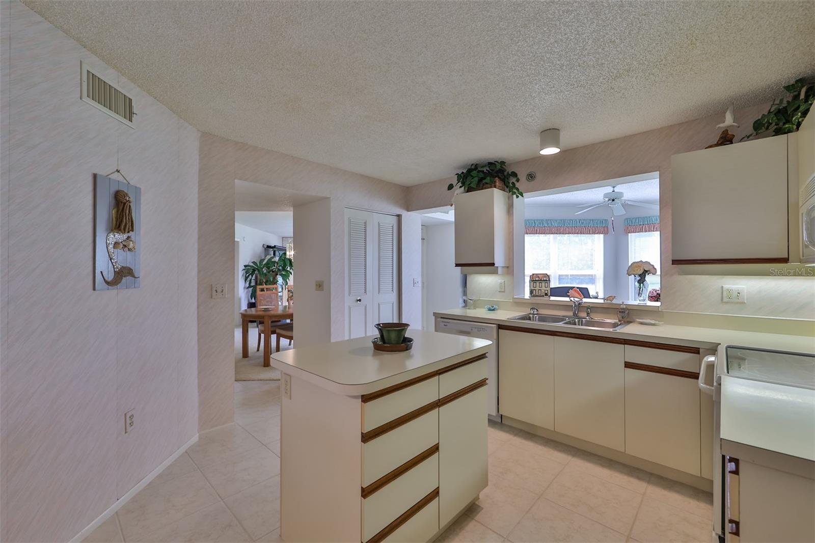 4480 FAIRWAYS BLVD #106